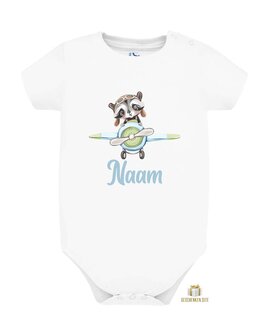 Witte Babyromper met wasbeer in Vliegtuig - Gepersonaliseerd